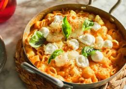 LA MAFIA SE SIENTA A LA MESA