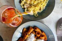 LA MAFIA SE SIENTA A LA MESA