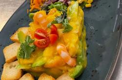Tartár de mango y langostinos, en Restaurante La Romana